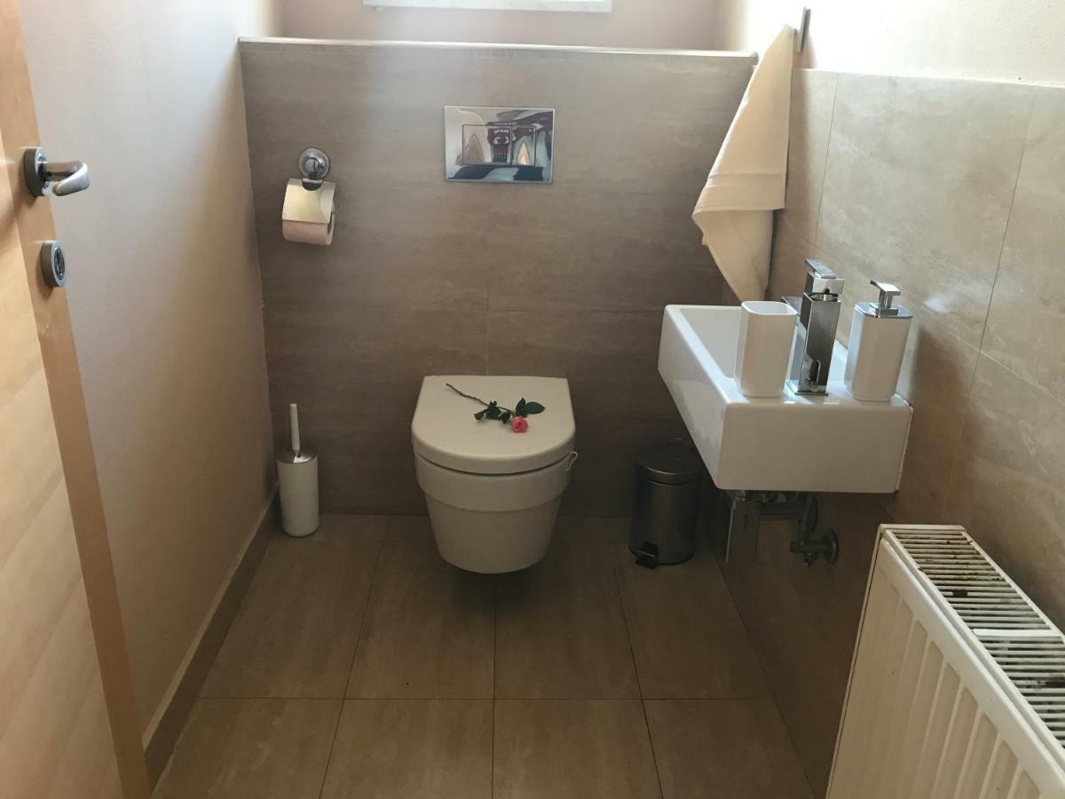 Linden Garden Apartment Постойна Екстер'єр фото
