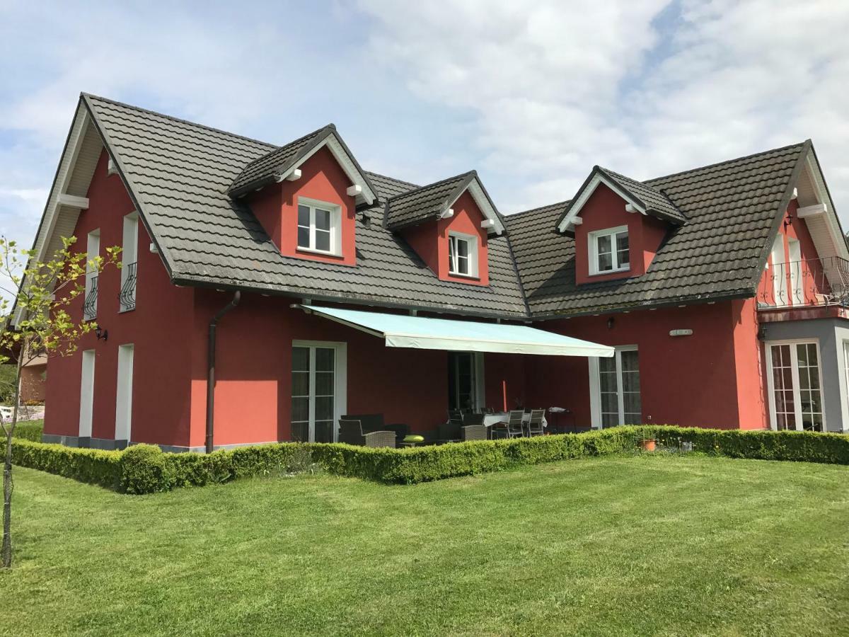 Linden Garden Apartment Постойна Екстер'єр фото