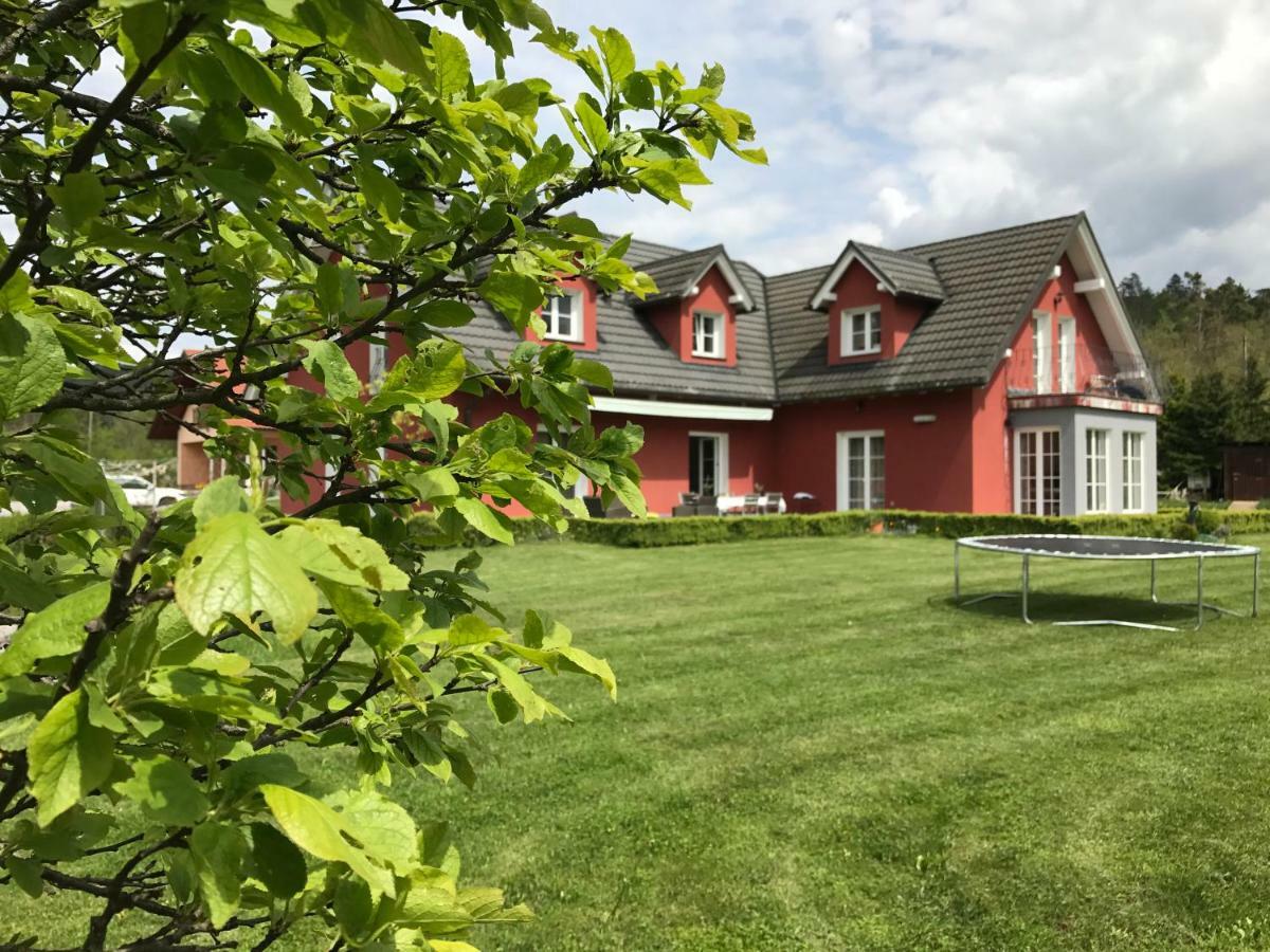 Linden Garden Apartment Постойна Екстер'єр фото